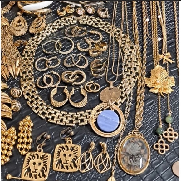 Huge 4 Lb jewelry lot- inventory bundle bulk jewelry - Picture 15 of 16